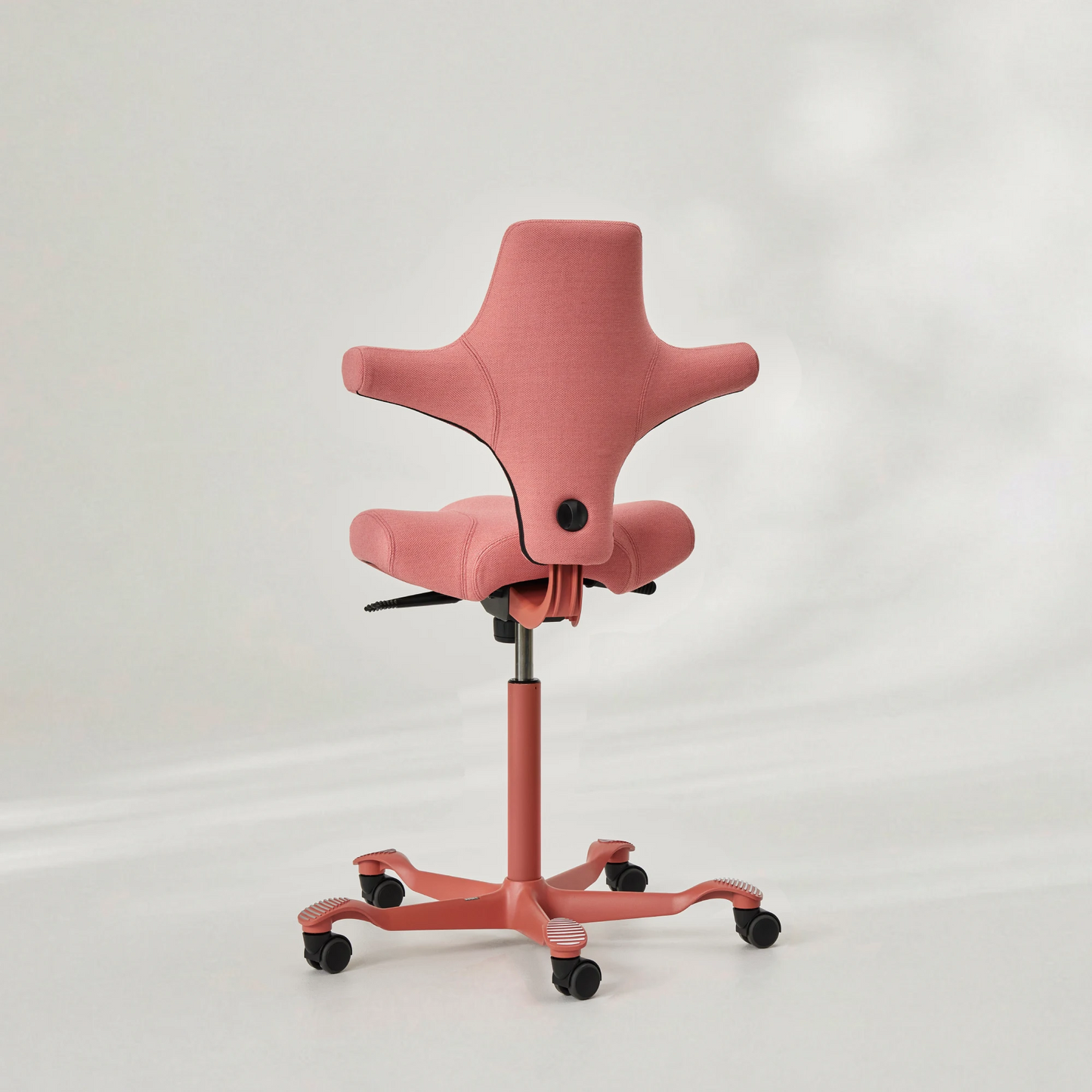 HÅG Capisco 8106 - Special Edition - Steelcut Quartet STQ534 Pink / Blush Rose