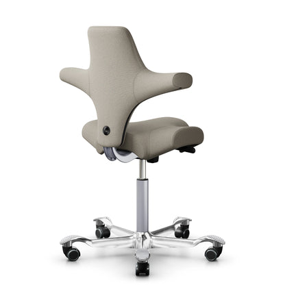 HÅG Capisco 8106 - CPT5103 Light-beige / Silver / Polished Alu Footbase / 200 mm / Universal Wheels (Showroom Model)