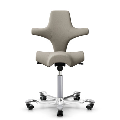 HÅG Capisco 8106 - CPT5103 Light-beige / Silver / Polished Alu Footbase / 200 mm / Universal Wheels (Showroom Model)