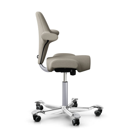 HÅG Capisco 8106 - CPT5103 Light-beige / Silver / Polished Alu Footbase / 200 mm / Universal Wheels (Showroom Model)