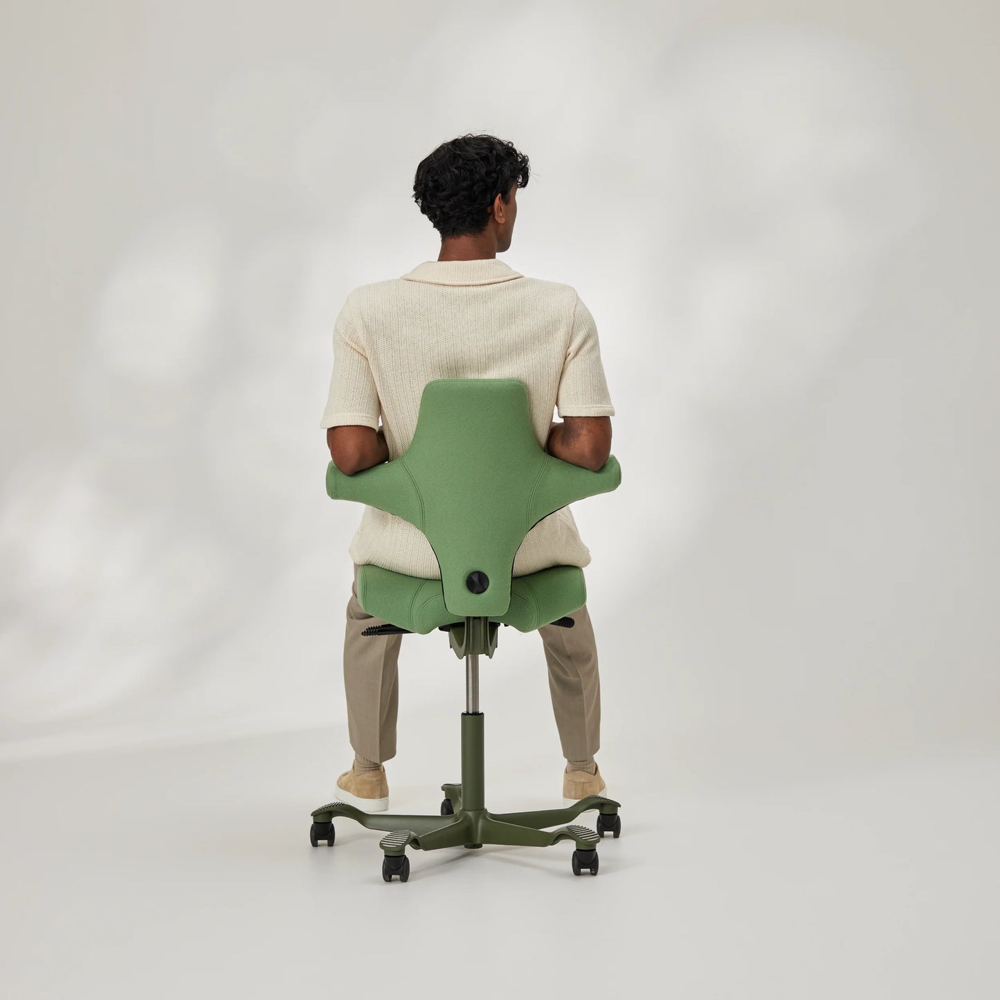 HÅG Capisco 8106 - Special Edition - Divina 3 - 0856 Green / Moss Grey