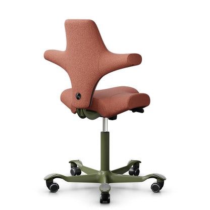 HÅG Capisco 8106 - MLF044 Brick Red / Moss / 200 mm / Roulettes universelles