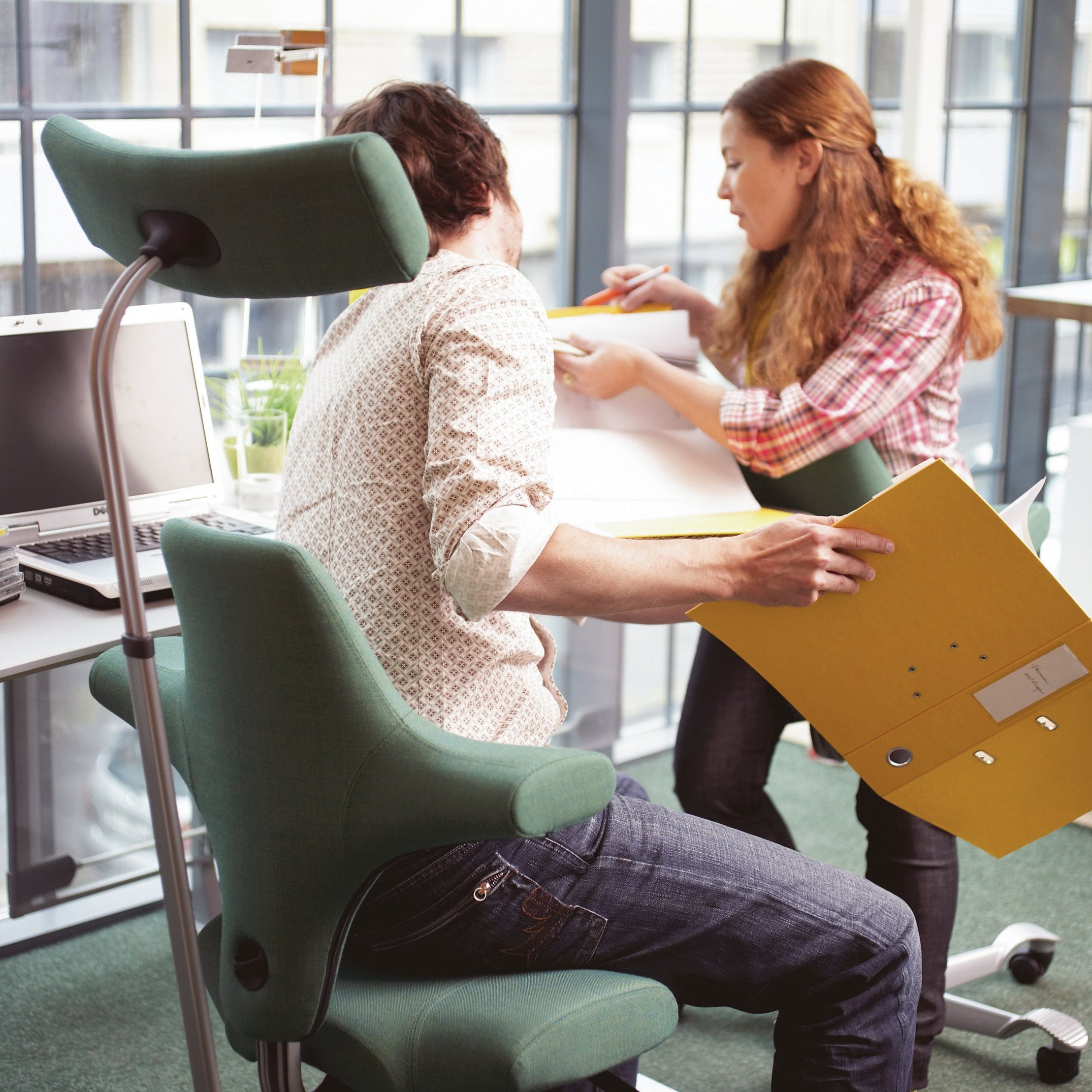 Green ergonomic office chair Hag Capisco 8107