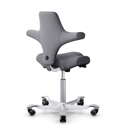HÅG Capisco 8106 – EXR081 Grau / Silber / 200 mm / Rollen für Hartböden