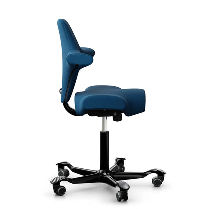 HAG Capisco 8106 - SC66071 Navy Blue / Zwart / 265 mm / Wielen voor zachte vloer (Showroom model)